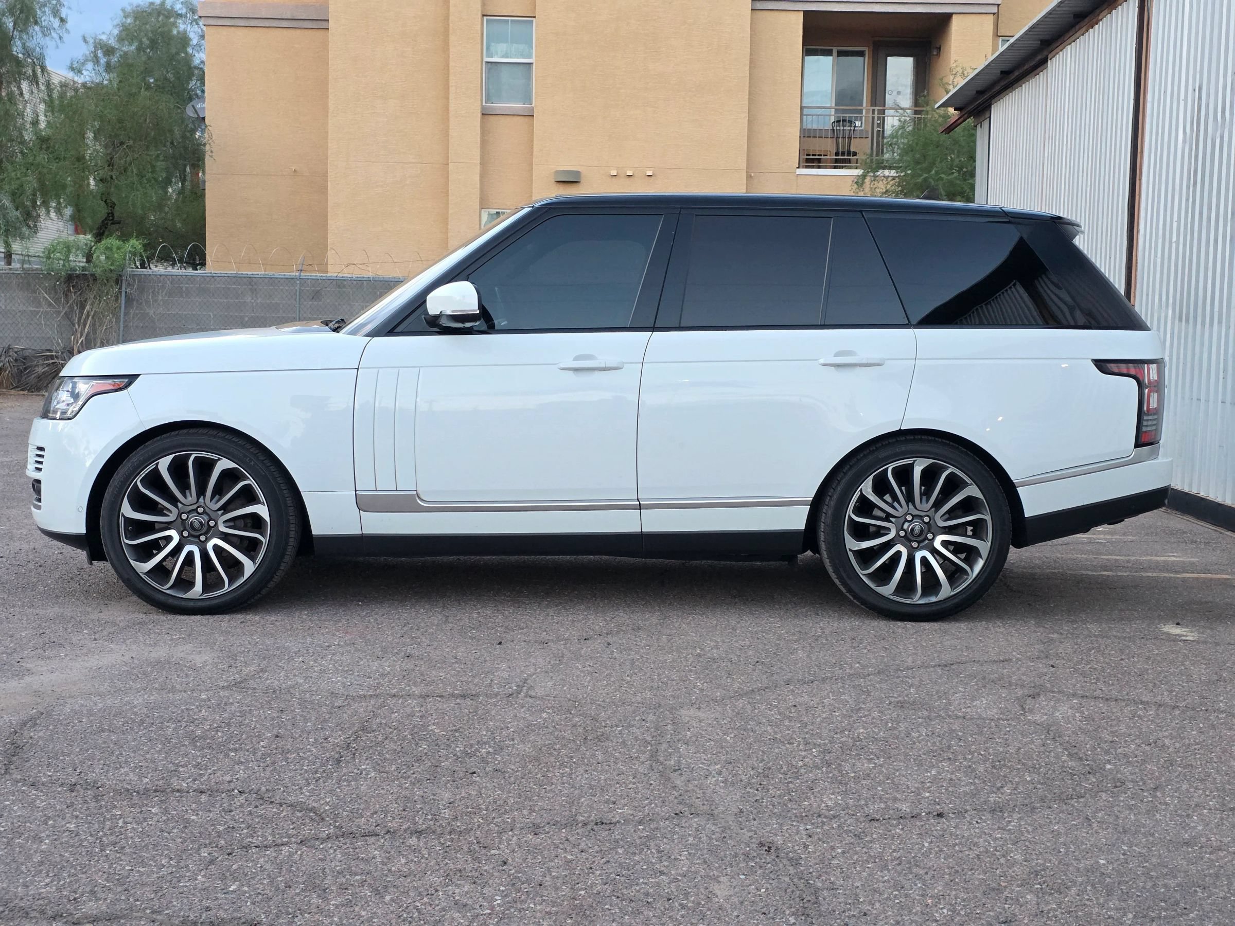 Used 2016 Land Rover Range Rover Supercharged AWD/4WD image 5