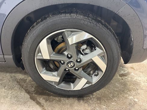 Used 2025 Hyundai Venue Limited image 7