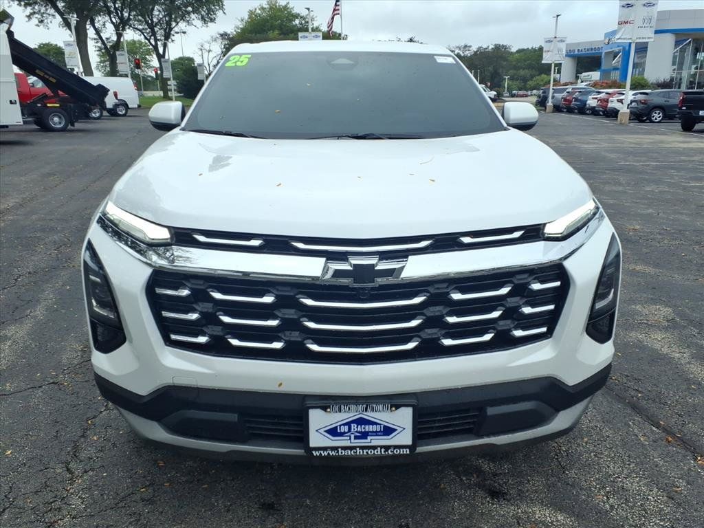Used 2025 Chevrolet Equinox LT AWD/4WD image 2