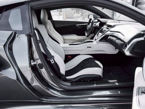 Used 2017 Acura NSX image 30