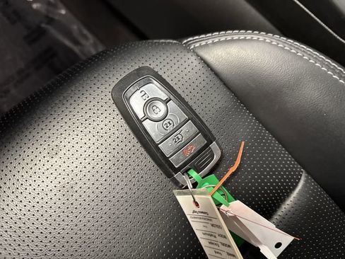 Used 2025 Ford Escape Platinum image 28