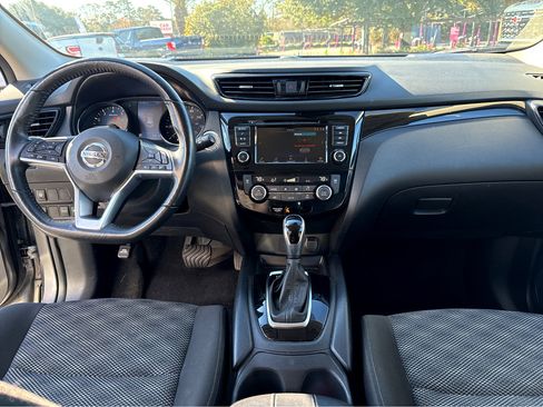 Used 2022 Nissan Rogue Sport SV image 4