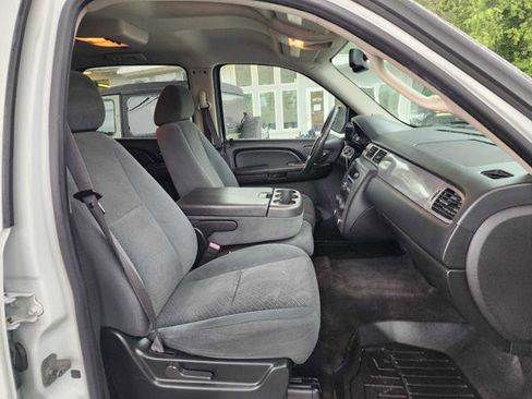Used 2008 Chevrolet Suburban 2500 LS w/ Skid Plate Package AWD/4WD image 21