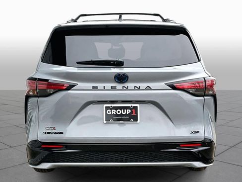Used 2025 Toyota Sienna XSE w/ XSE Plus Package AWD/4WD image 5