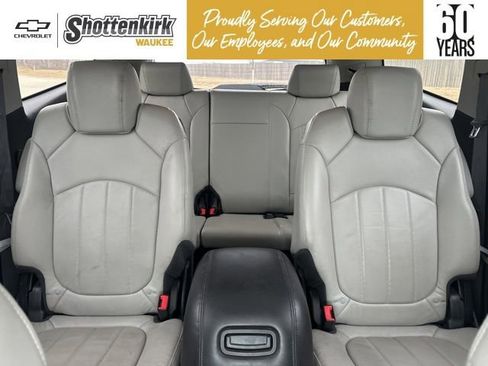 Used 2009 Chevrolet Traverse LTZ image 26