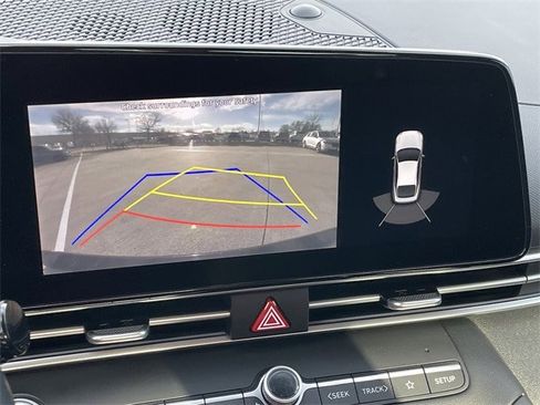 Used 2021 Hyundai Elantra Limited w/ Preferred Accessory Package image 18