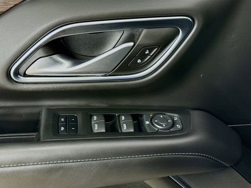 Used 2022 Chevrolet Suburban LT image 18