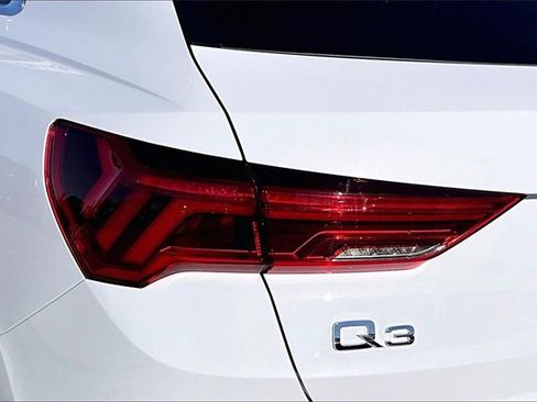 Used 2024 Audi Q3 2.0T Premium Plus w/ Premium Plus Package image 32
