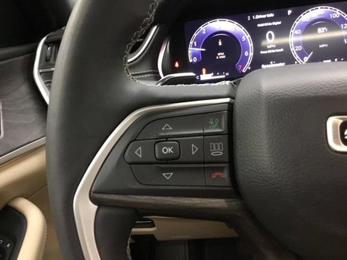 Used 2023 Jeep Grand Cherokee Limited w/ Luxury Tech Group II AWD/4WD image 45