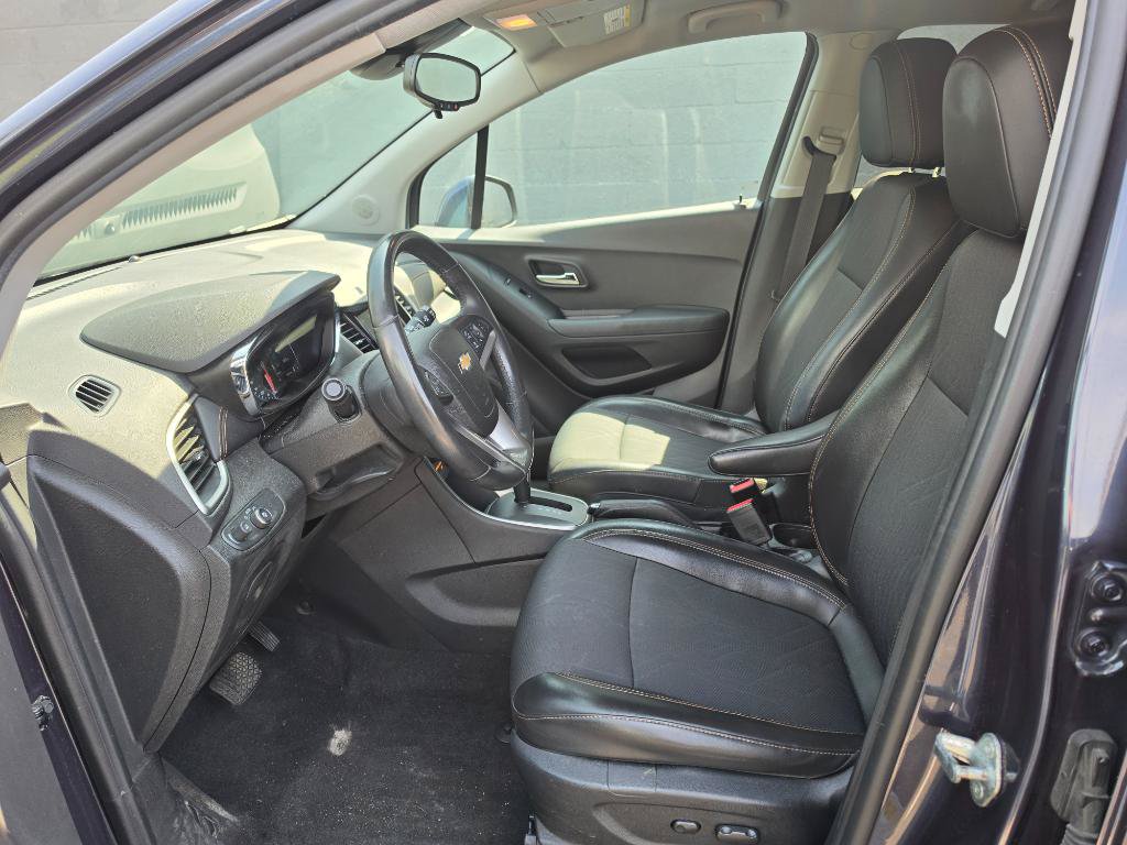 Used 2018 Chevrolet Trax LT w/ LT Convenience Package FWD image 9