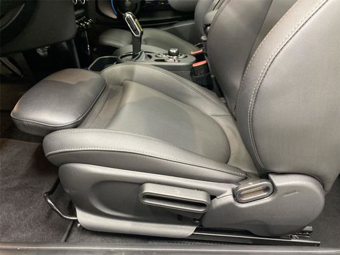 Certified 2024 MINI Cooper SE image 18