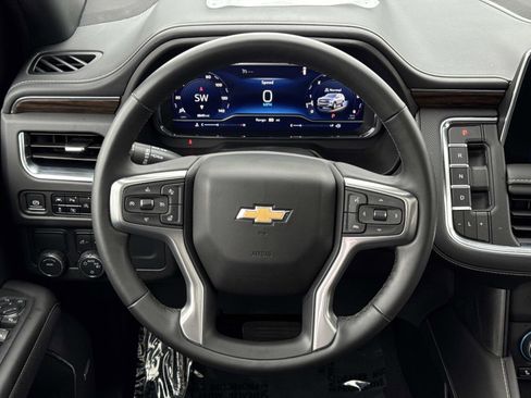 Used 2024 Chevrolet Suburban Premier image 10