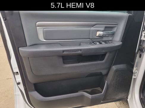Used 2021 RAM 1500 Classic SLT RWD image 15