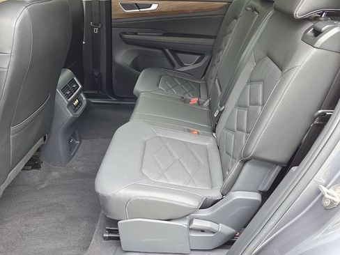 Used 2024 Volkswagen Atlas SE FWD image 13