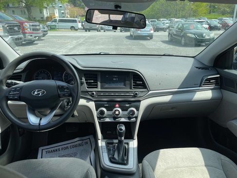 Used 2019 Hyundai Elantra SE FWD image 22