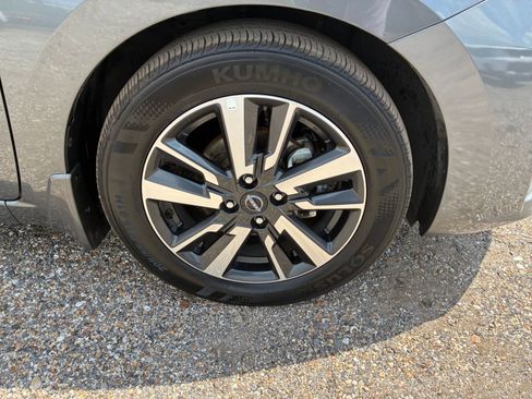 Used 2025 Nissan Versa SV w/ Trunk Package FWD image 28