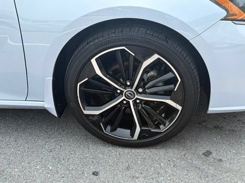 Used 2023 Nissan Altima 2.5 SR FWD image 11