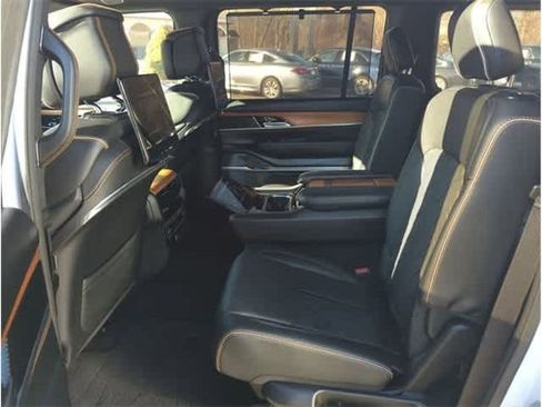 Used 2022 Jeep Grand Wagoneer Series III w/ Rear Seat Video Group 1 AWD/4WD image 26