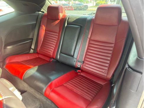 Used 2014 Dodge Challenger SXT RWD image 9