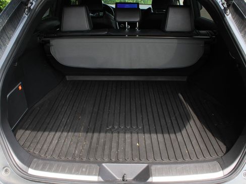 Used 2023 Toyota Venza XLE AWD/4WD image 8