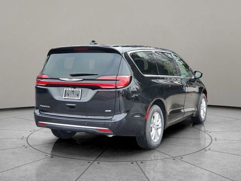 New 2026 Chrysler Pacifica Select AWD/4WD image 12