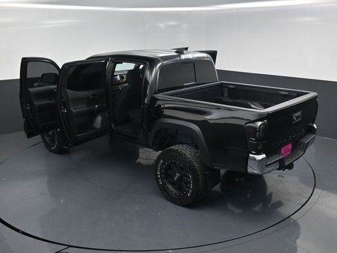 Used 2017 Toyota Tacoma TRD Off-Road w/ Tow Package (A/T) image 20