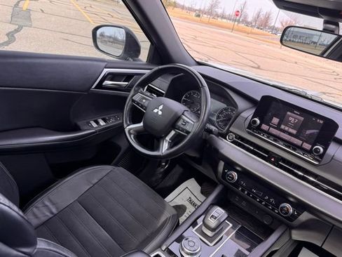 Used 2022 Mitsubishi Outlander SEL Black Edition image 13