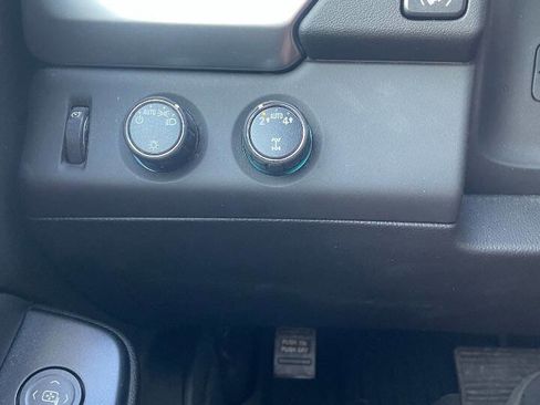 Used 2019 Chevrolet Suburban LT image 40