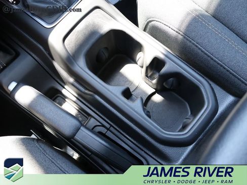 Used 2024 Jeep Wrangler Unlimited AWD/4WD image 37