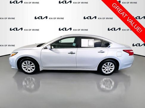 Used 2017 Nissan Altima 2.5 S w/ Power Driver Seat Package FWD image 4