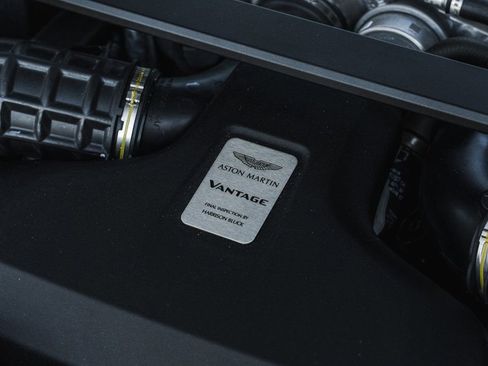 Used 2019 Aston Martin V8 Vantage Coupe image 32