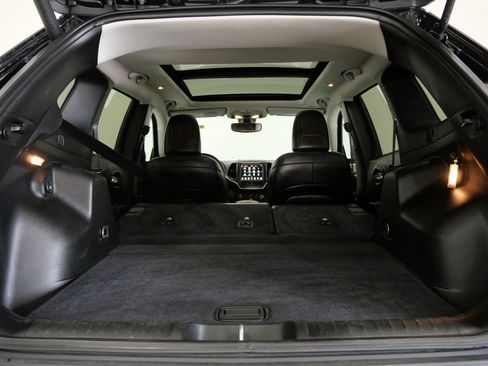 Used 2019 Jeep Cherokee Trailhawk w/ Comfort/Convenience Group image 29