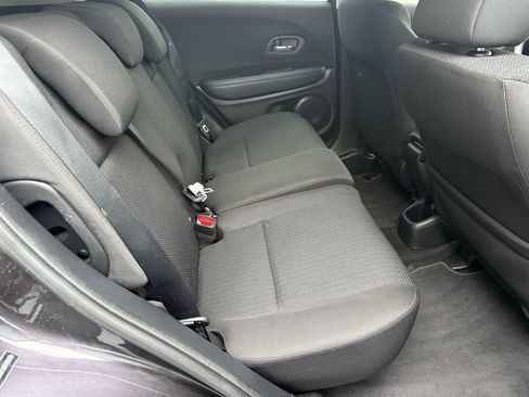 Used 2018 Honda HR-V LX image 7