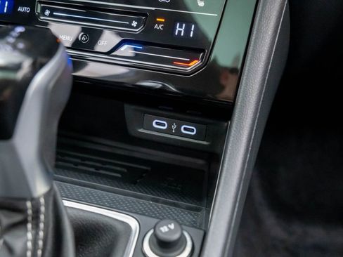 Used 2025 Volkswagen Jetta SE image 16