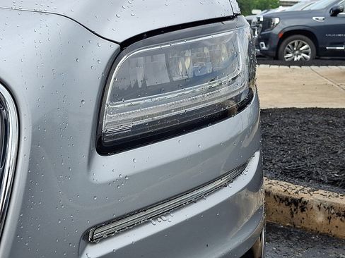 Used 2020 Lincoln Nautilus Premier AWD/4WD image 9