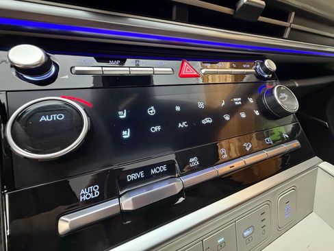 Used 2025 Hyundai Santa Fe Limited image 25