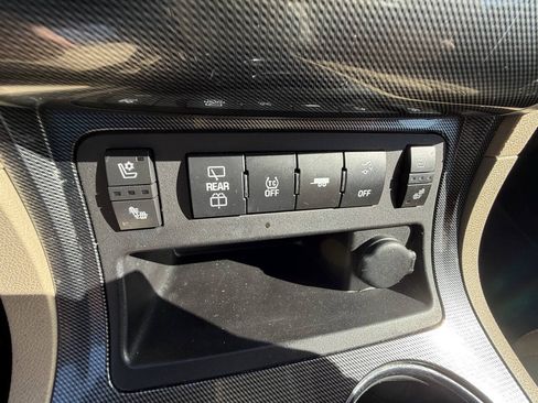 Used 2012 Chevrolet Traverse LTZ AWD/4WD image 32