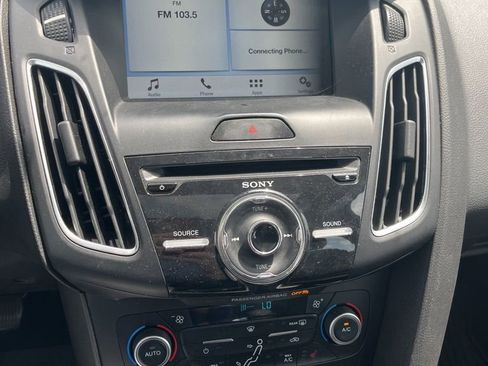 Used 2018 Ford Focus SEL w/ Cold Weather Package FWD image 23