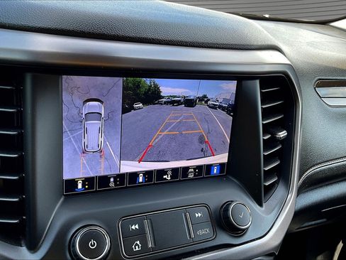 Used 2022 GMC Acadia AT4 w/ Technology Package AWD/4WD image 9