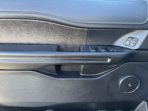 Used 2019 Ford Expedition Limited w/ Equipment Group 302A image 9