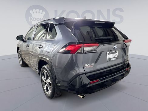 Used 2023 Toyota RAV4 SE w/ Weather & Moonroof Package image 4