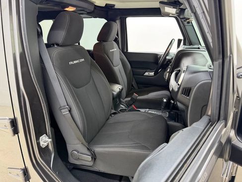 Used 2018 Jeep Wrangler Unlimited Rubicon w/ Dual Top Group AWD/4WD image 11