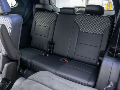 Used 2025 GMC Acadia Denali w/ Super Cruise Package image 19