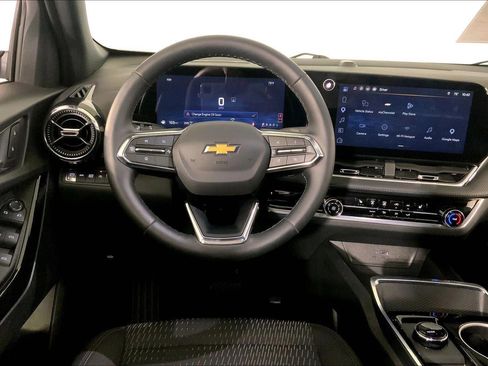 Used 2026 Chevrolet Equinox LT AWD/4WD image 5