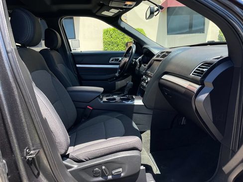Used 2017 Ford Explorer XLT w/ Equipment Group 201A FWD image 24