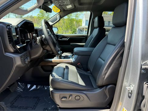 Used 2024 Chevrolet Silverado 1500 LT Trail Boss w/ Convenience Package II AWD/4WD image 12