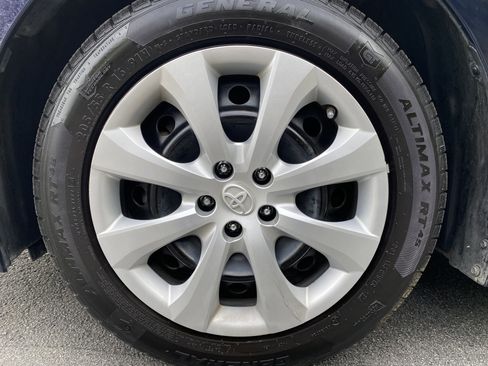 Used 2021 Toyota Corolla LE image 38