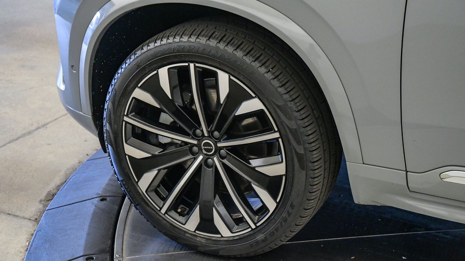 Certified 2026 Volvo XC90 B6 Plus AWD/4WD image 10