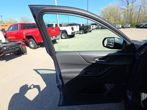 New 2026 Chevrolet Equinox LT image 12