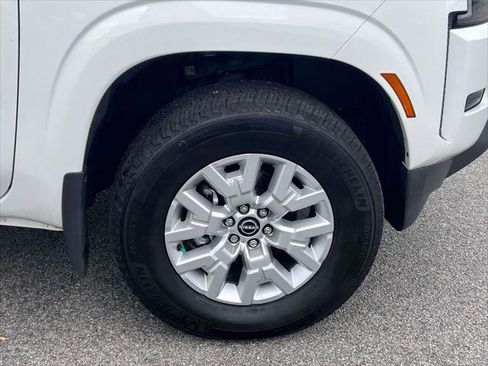 Used 2022 Nissan Frontier SV w/ Technology Package image 10